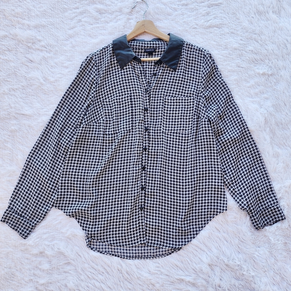 Torrid Madison Black & White Houndstooth Georgette Long Sleeve Button Up - Picture 5 of 11